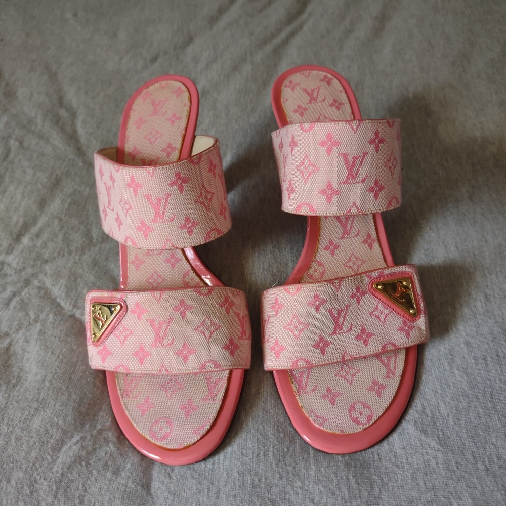 Louis Vuitton Sz 38  (Women's Size 8) Pink Slides
